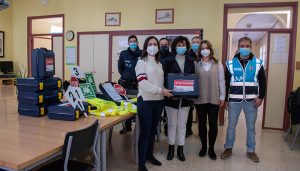 El Ayuntamiento de Guadalajara entrega maletines de evacuación en los centros escolares reforzando la seguridad en caso de emergencia