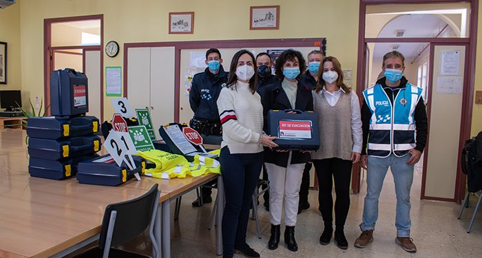 El Ayuntamiento de Guadalajara entrega maletines de evacuación en los centros escolares reforzando la seguridad en caso de emergencia 1 El Ayuntamiento de Guadalajara entrega maletines de evacuación en los centros escolares reforzando la seguridad en caso de emergencia
