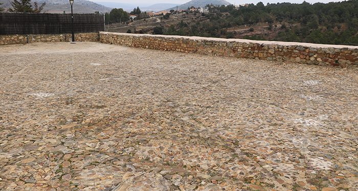 El Ayuntamiento de Sigüenza inicia obras de acondicionamiento y mejora de la accesibilidad en plaza y eras del Castillo