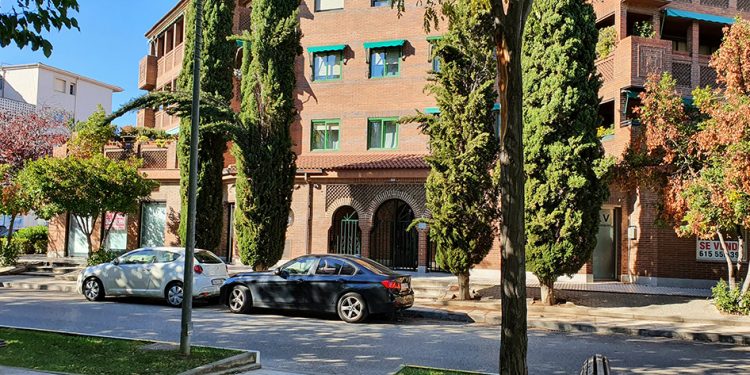 el bulevar de las acacias es uno de los emplazamientos que se han barajado para ubicar las dependencias de la policia local de azuqueca