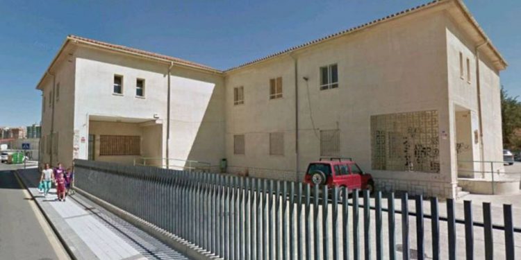 El Gobierno regional autoriza un gasto de 883.414 euros para adaptar las antiguas escuelas ‘Astrana Marín’ como Centro de día de Mayores ‘Las Quinientas’ 1 El Gobierno regional autoriza un gasto de 883.414 euros para adaptar las antiguas escuelas ‘Astrana Marín’ como Centro de día de Mayores ‘Las Quinientas’