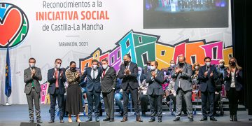 El Gobierno regional galardona a 20 personas, entidades e instituciones que contribuyen con sus proyectos a mejorar la sociedad