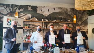 El Gobierno regional presenta una campaña pionera para prevenir y reducir el desperdicio alimentario en colaboración con la Federación Regional de Hostelería y Turismo