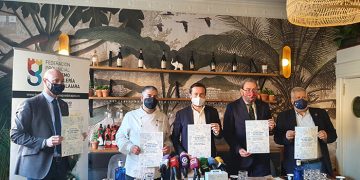 El Gobierno regional presenta una campaña pionera para prevenir y reducir el desperdicio alimentario en colaboración con la Federación Regional de Hostelería y Turismo
