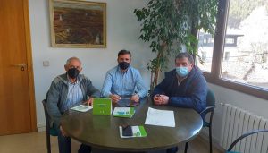 El Gobierno regional resalta el compromiso del sector de la apicultura en la certificación forestal de los montes públicos