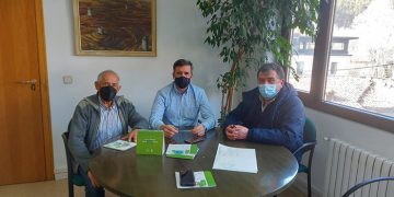 El Gobierno regional resalta el compromiso del sector de la apicultura en la certificación forestal de los montes públicos