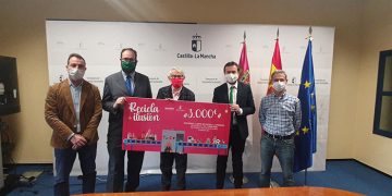 El Gobierno regional y Ecovidrio colaboran en la campaña ‘Recicla ilusión’ donando a Cruz Roja 3.000 euros para juguetes educativos a niños y niñas de familias vulnerables