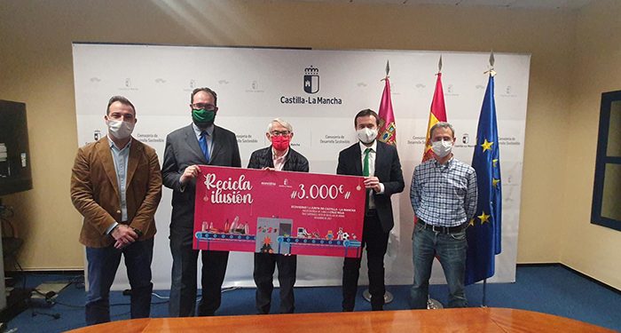 El Gobierno regional y Ecovidrio colaboran en la campaña ‘Recicla ilusión’ donando a Cruz Roja 3.000 euros para juguetes educativos a niños y niñas de familias vulnerables