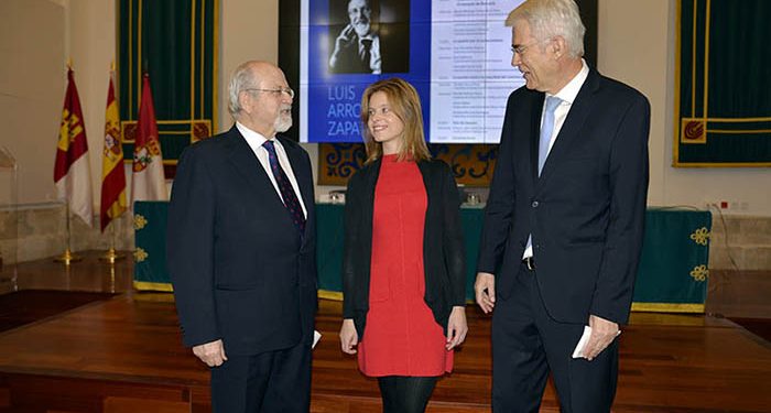 El profesor de la UCLM Luis Arroyo Zapatero recibe el reconocimiento de la comunidad académica por su trayectoria profesional y humana 1 El profesor de la UCLM Luis Arroyo Zapatero recibe el reconocimiento de la comunidad académica por su trayectoria profesional y humana