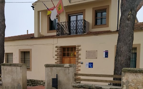 El PSOE de Moya considera “incomprensible” que el Ayuntamiento prefiera desafectar la Vivienda Tutelada en lugar de ponerla en marcha