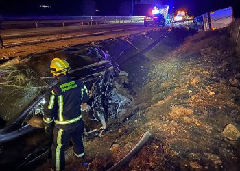 En este espectacular accidente en la A-31 en Atalaya del Cañavate ha acabado en el hospital el conductor…., del camión