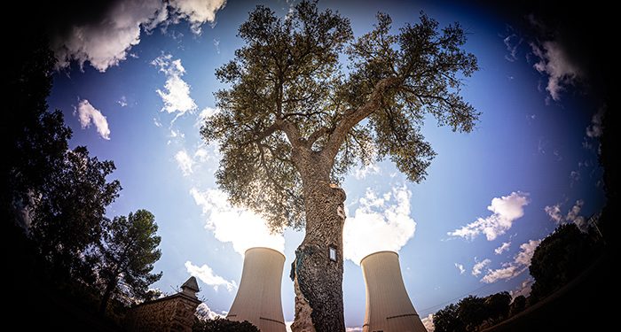 ‘Iglesia de Trillo a través de la ventana’, Primer Premio General del IV Concurso de Fotografía ‘Objetivo: Trillo y comarca’