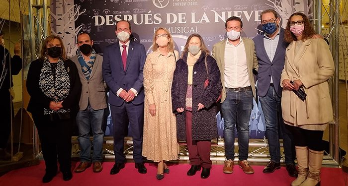 Escudero asiste al concierto de Navidad organizado por Manos Unidas en el Teatro Buero Vallejo y reafirma su compromiso con la cooperación al desarrollo y la igualdad de oportunidades 1 Escudero asiste al concierto de Navidad organizado por Manos Unidas en el Teatro Buero Vallejo