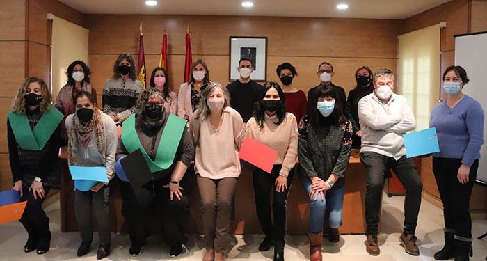 García Salinas y la delegada provincial de Empleo clausuran en Cabanillas la última edición del taller «Recual»