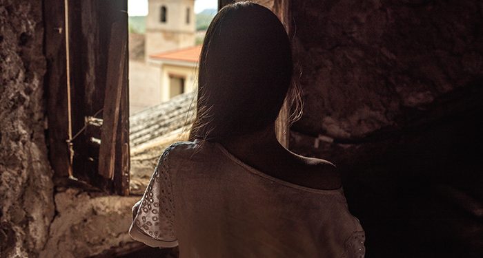 ‘Iglesia de Trillo a través de la ventana’, Primer Premio General del IV Concurso de Fotografía ‘Objetivo: Trillo y comarca’