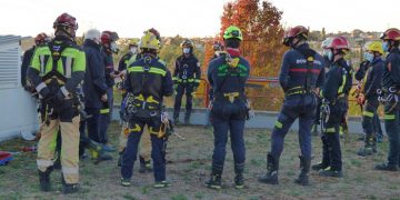 Integrantes de los parques de bomberos de toda la Comunidad Autónoma se forman para intervenir en situaciones de tentativa de suicidio