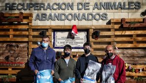 Jóvenes Ciudadanos Guadalajara reivindica junto a la Asociación 'La Camada' unas navidades sin abandonos y con adopciones responsables