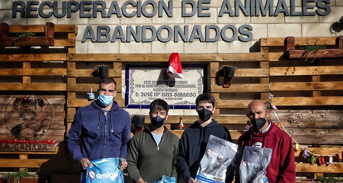 Jóvenes Ciudadanos Guadalajara reivindica junto a la Asociación 'La Camada' unas navidades sin abandonos y con adopciones responsables