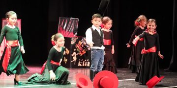 La Escuela de Danza de Cabanillas roza el lleno con su Festiva de Navidad