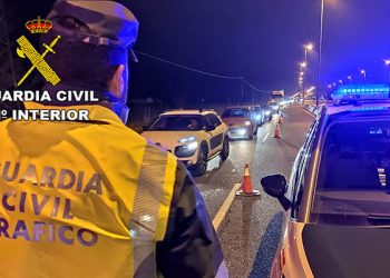 La Guardia Civil de Guadalajara investiga a un conductor que provocó un accidente por el cual una mujer abortó debido a las lesiones