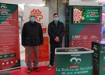 La Navidad del Mirador arranca con la donación de 1.000 euros a Cáritas Cuenca y 4.000 euros más en premios directos para sus clientes