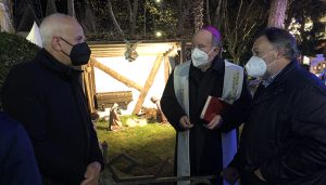 La Plaza de la Hispanidad ya acoge el tradicional Belén navideño