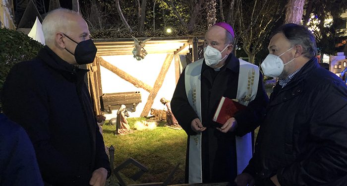 La Plaza de la Hispanidad ya acoge el tradicional Belén navideño