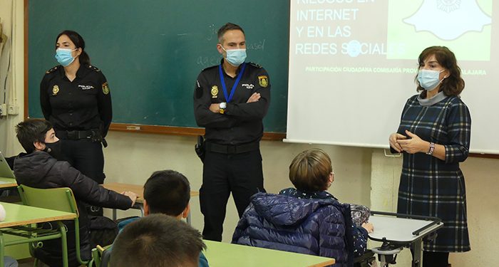 La subdelegada del Gobierno de Guadalajara destaca la importancia de formar a los menores en el uso seguro de Internet y redes sociales