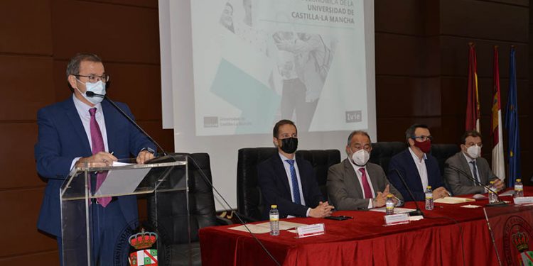 La Universidad de Castilla-La Mancha multiplica por 5 cada euro de financiación pública recibida 1 La Universidad de Castilla-La Mancha multiplica por 5 cada euro de financiación pública recibida