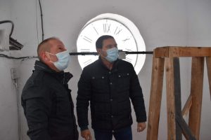 La Diputación ayuda con 18.500 euros al Ayuntamiento de Las Majadas para la reparación del reloj de la torre