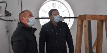 La Diputación ayuda con 18.500 euros al Ayuntamiento de Las Majadas para la reparación del reloj de la torre