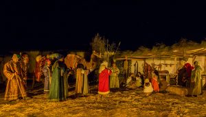 Los Reyes Magos llegaron en camellos a Galápagos en la vuelta de su Belén Viviente