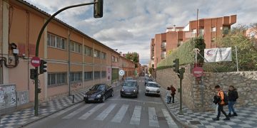 Finalizan los trabajos de demolición del antiguo aulario de La Paz y se abre al tráfico el último tramo del Camino Cañete