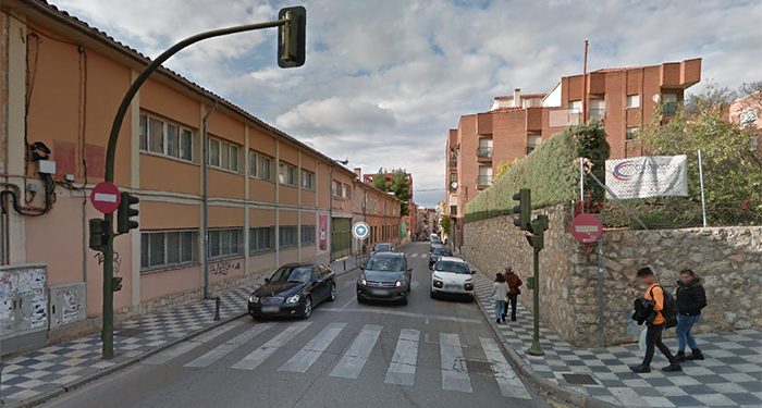 Los trabajos previos para la construcción de una instalación deportiva en el colegio La Paz implican el corte de Camino Cañete este sábado de 11 a 12 horas