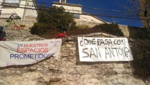 Los vecinos de San Antón galardonan con tres premios al alcalde por su película ‘Mucho ruido y pocas nueces’