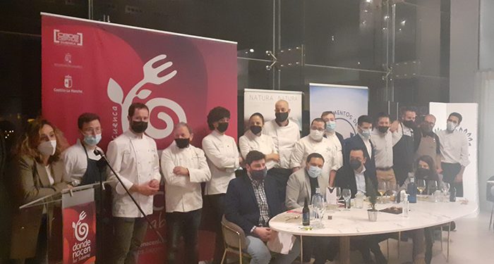 Más de treinta comensales se dan cita en la cena solidaria de Donde Nacen los Sabores a favor del Banco de Alimentos de Cuenca