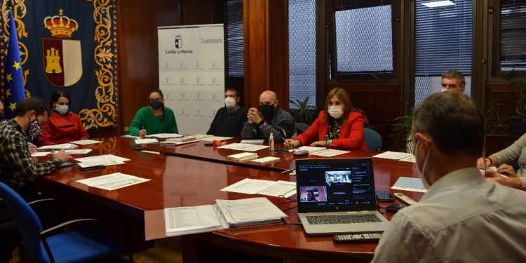 La Mesa de la Logística analiza la situación del sector en Guadalajara y el cumplimiento de las medidas de prevención de riesgos laborales