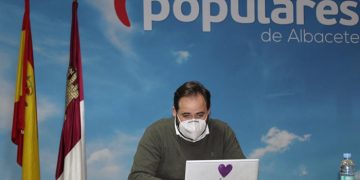 Núñez pide a Page que refuerce la Atención Primaria y acepte su propuesta de repartir un test gratuito a cada castellanomanchego ante la evolución de la pandemia