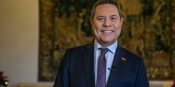 Page recuerda el aniversario de la primera inoculación de la vacuna convencido de que 2022 será el año definitivo para “acorralar al virus”