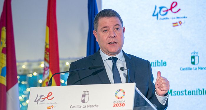 Page saca (mucho) pecho El paro ha bajado un 31% en Castilla-La Mancha desde que gobierna