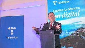 Page se propone, de cara a 2025, la conectividad digital en toda la región, la desaparición de los libros de texto en los centros educativos