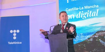 Page se propone, de cara a 2025, la conectividad digital en toda la región, la desaparición de los libros de texto en los centros educativos