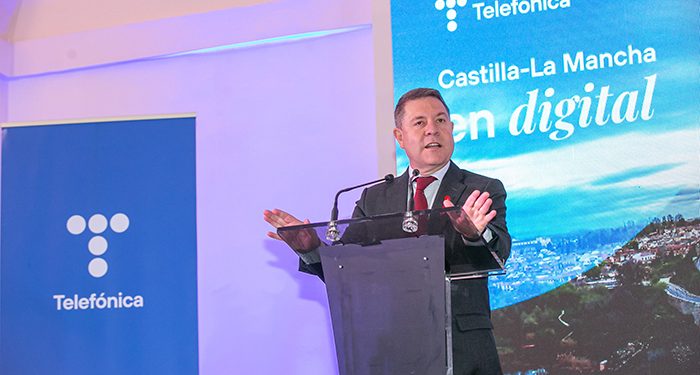 Page se propone, de cara a 2025, la conectividad digital en toda la región, la desaparición de los libros de texto en los centros educativos