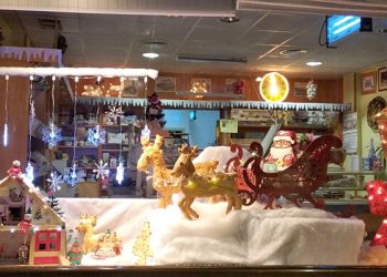 Librería Lúa y Panadería Miguel Ángel, ganadores del concurso de escaparates navideños de Guadalajara