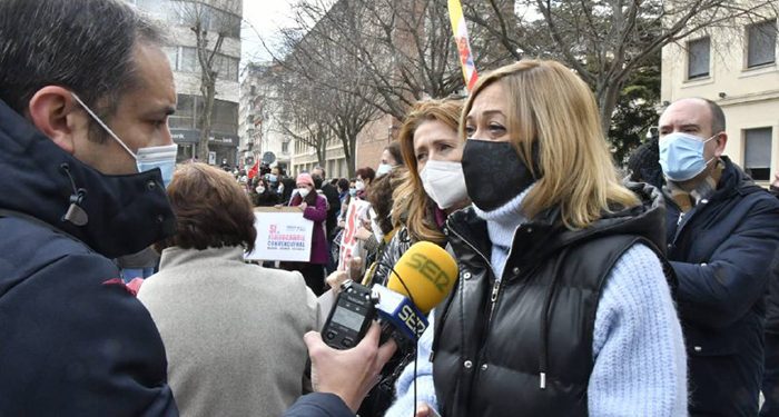 Picazo, de nuevo en la calle para defender el tren de Cuenca: "Luchamos por el futuro de esta tierra" 1 Picazo, de nuevo en la calle para defender el tren de Cuenca Luchamos por el futuro de esta tierra