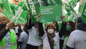 Protesta multitudinaria de SATSE ante el Congreso para proteger y defender a la sanidad y sus profesionales