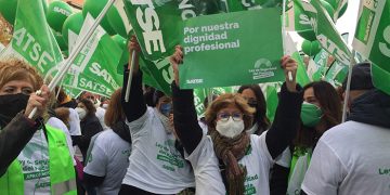 Protesta multitudinaria de SATSE ante el Congreso para proteger y defender a la sanidad y sus profesionales