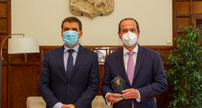 Rojo desea la mayor de las suertes a Javier Daniel Nogueroles en su nuevo destino en la Jefatura Superior de Ceuta 1 Rojo desea la mayor de las suertes a Javier Daniel Nogueroles en su nuevo destino en la Jefatura Superior de Ceuta