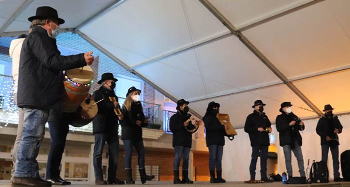 Tarde de ronda en Cabanillas con villancicos tradicionales, migas, chorizo y caldo