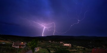 ‘Iglesia de Trillo a través de la ventana’, Primer Premio General del IV Concurso de Fotografía ‘Objetivo: Trillo y comarca’